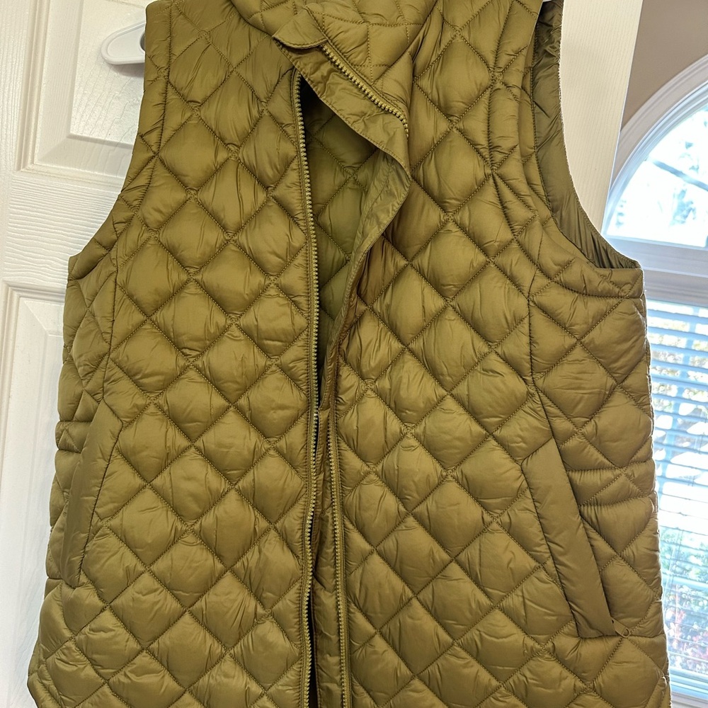 Athleta green/gold/olive Quilted Women's Vest